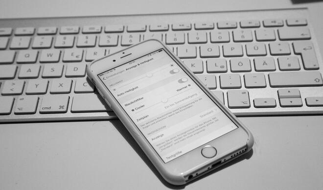 Mit iOS 9.3 hält auch ein augenschonender Blaulichtfilter Einzug