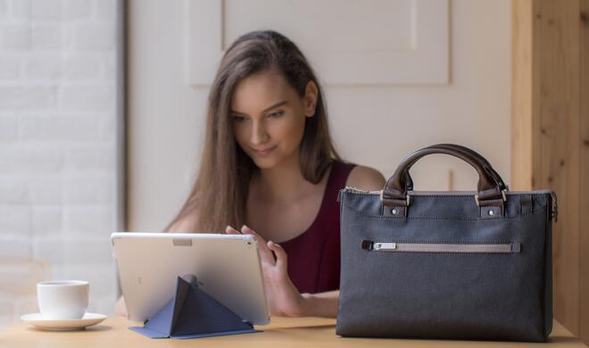 Wir haben für euch eine bunte Mischung an Zubehör und Gadgets zusammengestellt, die man z.B. zum Valentinstag verschenken kann.