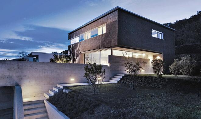 Ein Apple TV 3 oder 4 stellt die Verbindung zu HomeKit über die iCloud-ID und das Internet her.