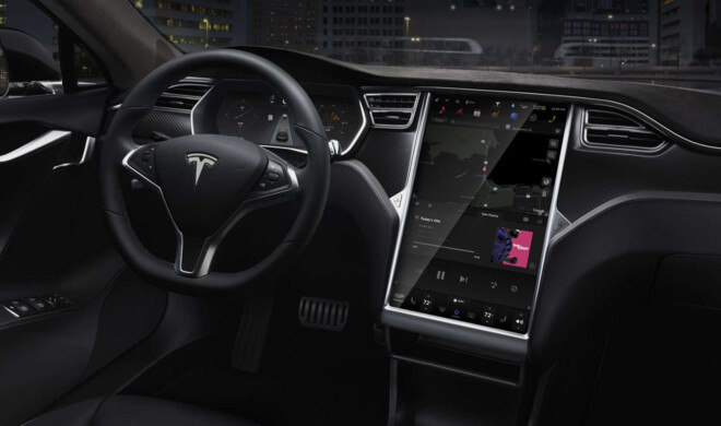 Im Tesla wird nahezu jede Funktion über das Display in der Mittelkonsole gesteuert