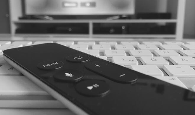 Die Siri Remote des Apple TV ist nicht optimal für Texteingaben geeignet