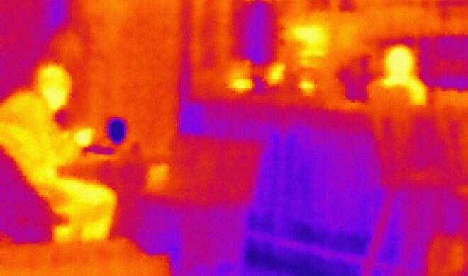 Bei der Seek muss man selbst scharfstellen – schwierig bei der niedrigen Bildrate. Praktisch ist die Option, nur Bereiche über einer bestimmten Temperatur einzufärben.