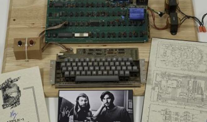 Bei all der Technik-Romantik rund um grüne Platinen, Lötkolben und Holzkisten darf man nicht vergessen, dass in der berühmten Garage im Elternhaus von Steve Jobs die ersten 100 Apple-I-Computer zusammengebaut wurden. Die eine Hälfte wurde an...