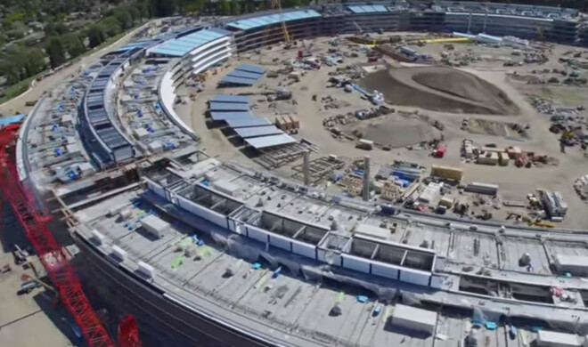 Derzeit scheinen sich die Arbeiten hauptsächlich auf das Dach des Gebäudes zu konzentrieren