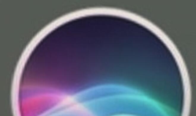 Montage: Siri-Icon auf MacBook Pro