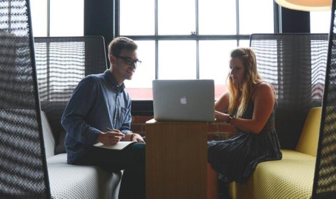 MacBooks sollen bald unterwegs per Mobilfunk online gehen können.