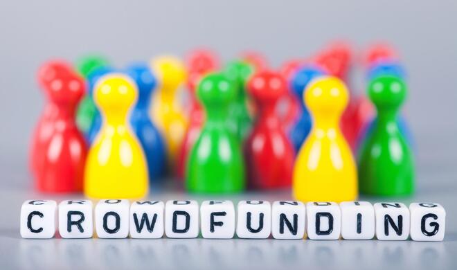 Es ist Sommer, als die Kühlbox „Coolest Cooler“ bei Kickstarter 13.285.226 US-Dollar von 62.642 Unterstützern einsammelt. Neuer Rekord. Bis zum Februar 2015 möchte man das Produkt liefern: eine rollbare Kühlbox mit wasserdichtem...