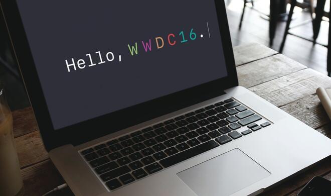 Montage: WWDC 2016 Logo auf einem MacBook.