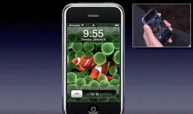 Steve Jobs führt die Entsperrgeste in iOS vor