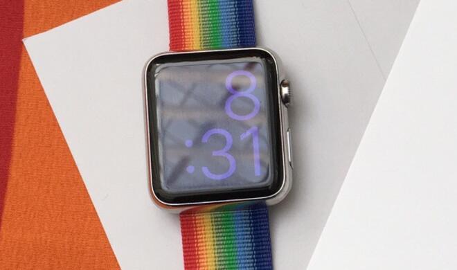Apple Watch mit Regenbogen-Armband