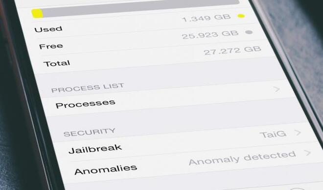 Montage: System and Security Info auf dem iPhone