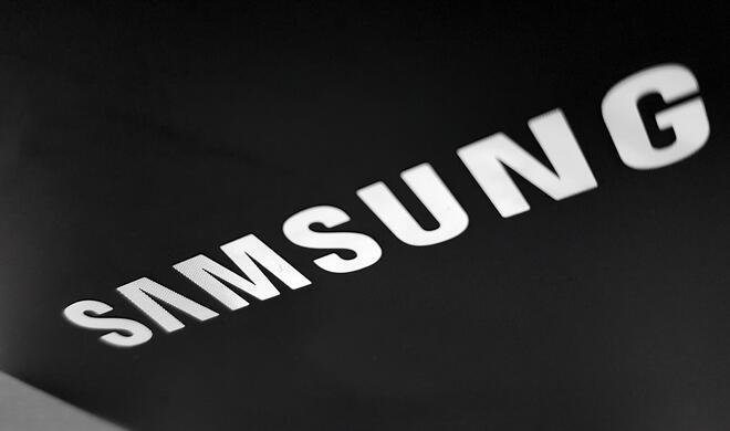 Samsung-Logo auf Notizbuch