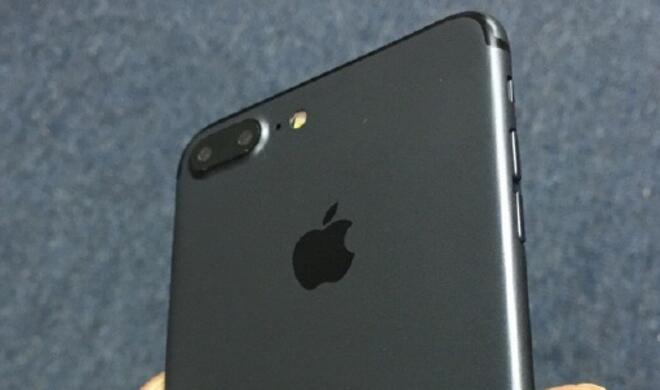 Angebliches iPhone 7 Plus in Spaceblack von hinten