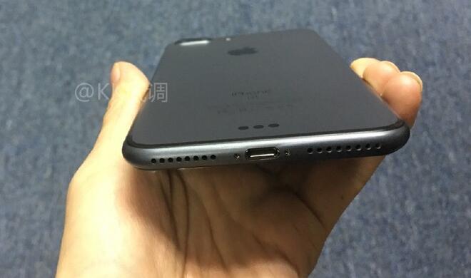 Bild des angeblichen iPhone 7 Plus in Spaceblack