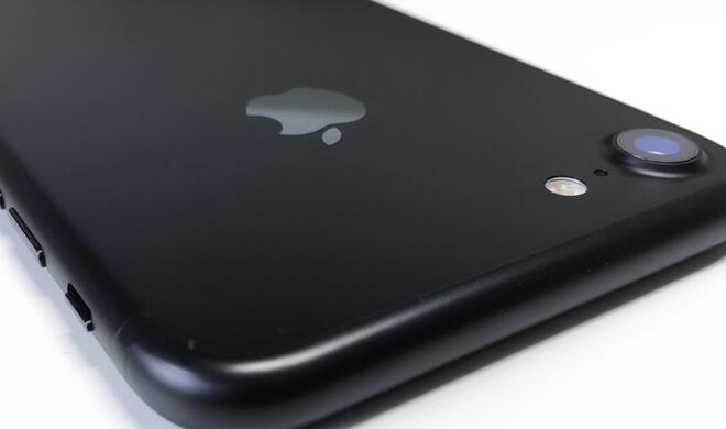 Rückseite des iPhone 7 in Schwarz