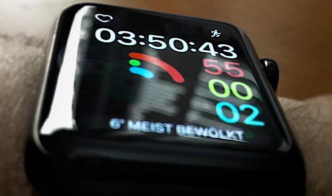 Fitnesszifferblatt auf der Apple Watch Series 2 mit watchOS 3