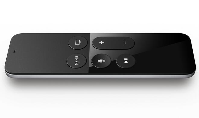 Die Siri Remote besticht nicht nur durch ein schlankes Design und einfache Handhabung, sondern unterstützt auch die Spracheingabe