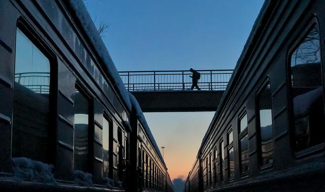 Mit dem iPhone 7 (Plus) aufgenommen: Bahnübergang in der Dämmerung