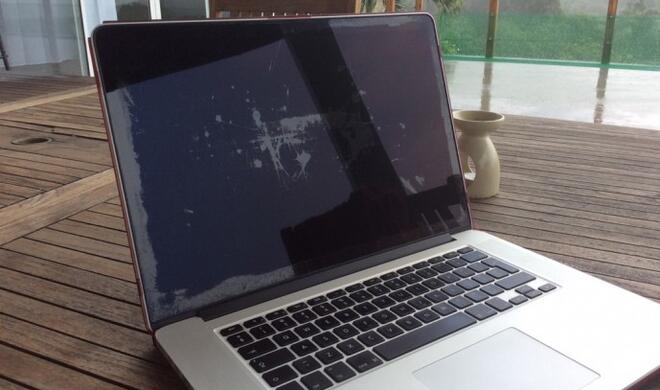 MacBook Pro mit Retina-Display mit defekter Anti-Reflexionsbeschichtung.
