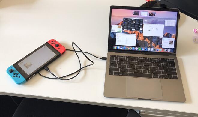Die Nintendo Switch lädt das MacBook Pro auf