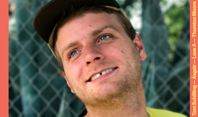INTRO beschreibt Mac DeMarco als „ein liebenswürdiges, ketterauchendes Indie-Sedativ mit Zahnlücke und unvergleichlichen Fähigkeiten an der Gitarre…&quot;