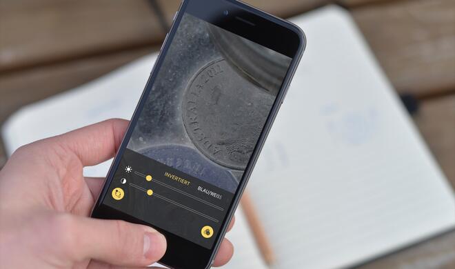 Mit der iPhone-Lupe lassen sich Objekte und Texte besser erkennen
