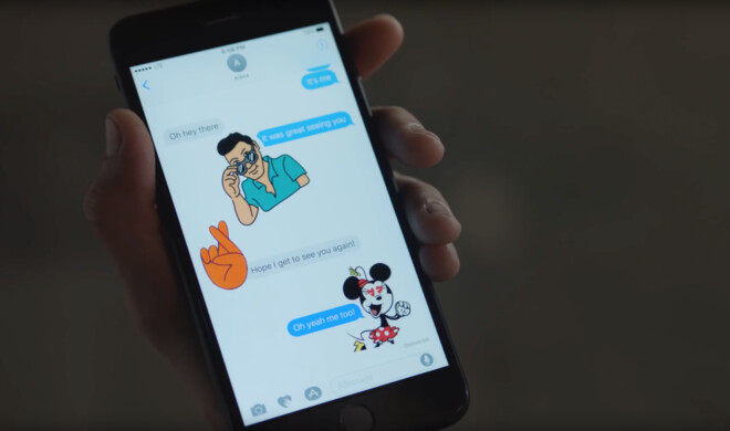 Der Werbespot „Stickerschlacht&quot; zeigt viele der coolen iMessage-Aufkleber
