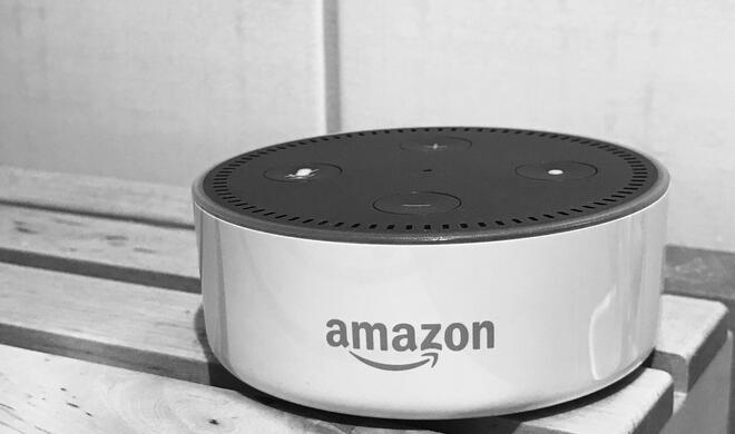 Der Amazon Echo Dot ist zur Zeit das günstigste Einstiegsmodell der Echo-Reihe