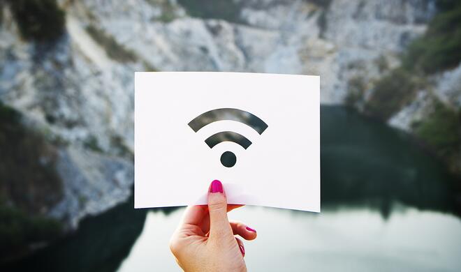 Freies WLAN ist im Urlaub eine beliebte Alternative zum teuren mobilen Internet.