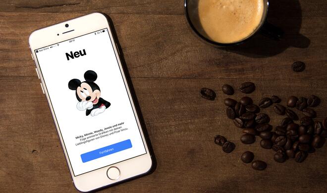 Micky begrüßt einen gleich nach dem Update.