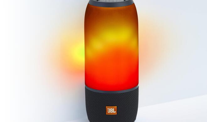 Gute Musik am und im Pool gefällig? Mit dem wasserdichten JBL Pulse 3 kein Problem!