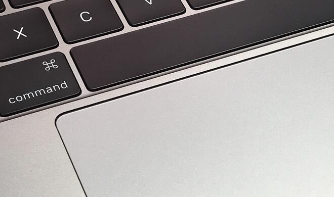 Das Trackpad beim MacBook Pro mit Touch Bar ist deutlich größer als bei der Vorgänger-Generation