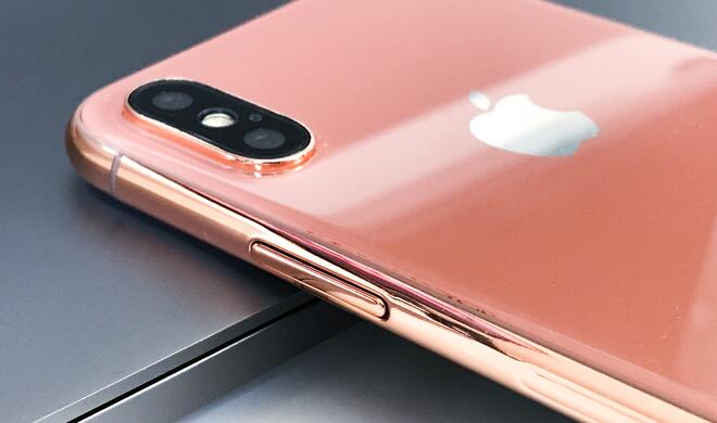 Dummy des iPhone 8 in Blush Gold