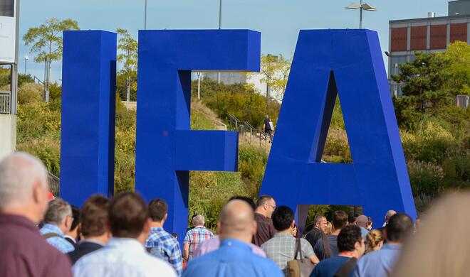 Es geht wieder los - Die Besucher strömen auf die Messe in Berlin.