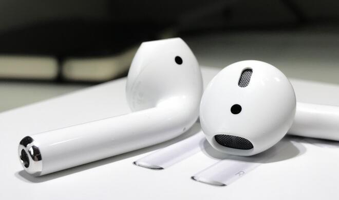 Die AirPods sind beliebt und verkaufen sich gut.