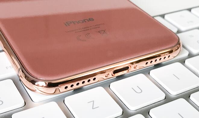 Auch wenn der Rand des Dummies eingefärbt ist, gilt dies wahrscheinlich nicht für das „echte“ iPhone X