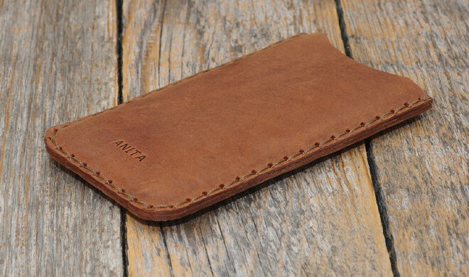 Handgemacht: Personalisiertes Leder-Etui mit eigenem Namen