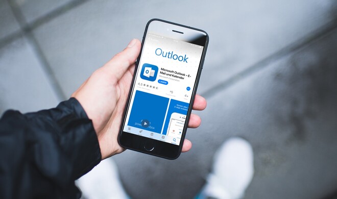 Als Alternative zur Mail-App schlägt Microsoft die Outlook-App vor