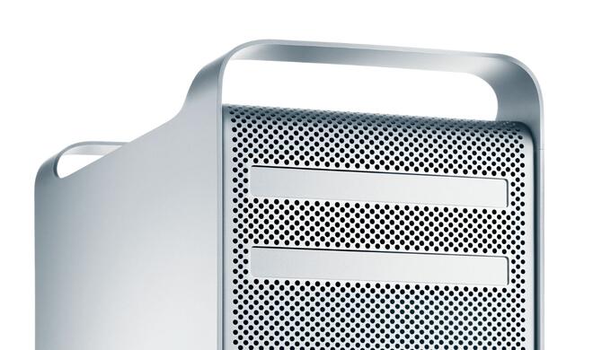 Tragegriffe und Lochblech zeichneten das Alu-Gehäuse des Mac Pro aus