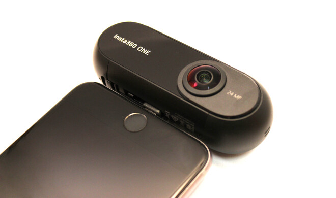 Die Insta360 One wird einfach über den Lightning-Anschluss mit dem iPhone verbunden
