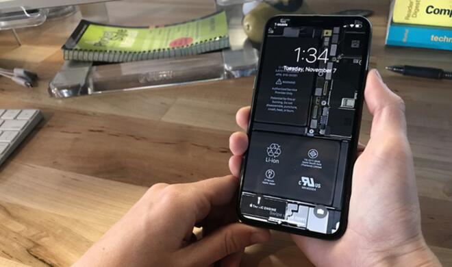 iPhone X mit Wallpaper von iFixit
