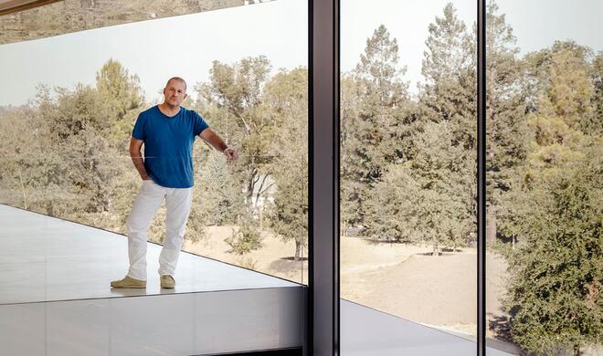 Johny Ive im neuen Hauptquartier von Apple