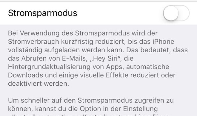 In den Einstellungen unter „Batterie“ können Sie den Stromsparmodus aktivieren und unabhängig davon den Ladezustand in der Statusleiste in Prozent anzeigen lassen.
