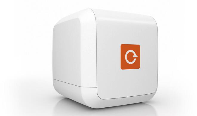 Ist so groß wie ein Rubik-Würfel und findet per Ethernet-Kabel am Router Anschluss: Der eBlocker Base ist unkompliziert per Softwarelizenz auf die „Pro“- und „Family“-Variante erweiterbar.