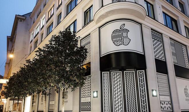 Die Fensterscheiben sind noch abgeklebt