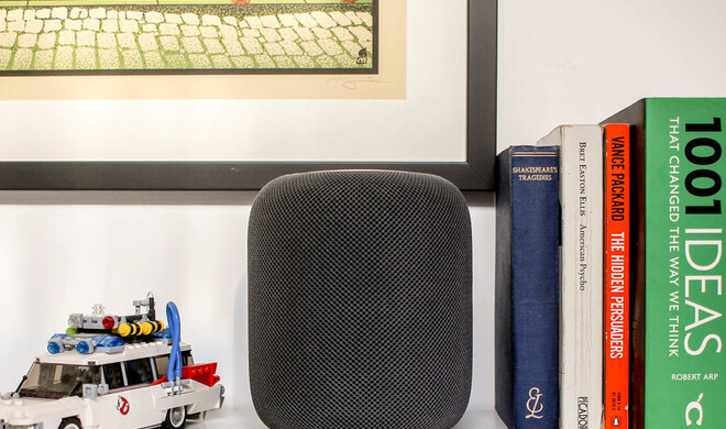 HomePod im Bücherregal
