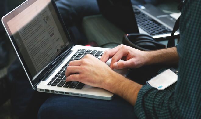 Besonders am MacBook sollte man als Nutzer immer wieder einen Blick auf die Systemaktivitäten werfen