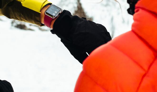 Mit nur einem Blick aufs Handgelenk können Watch-Nutzer neue Daten aufzeichnen und ihre Freunde auf dem Berg finden.