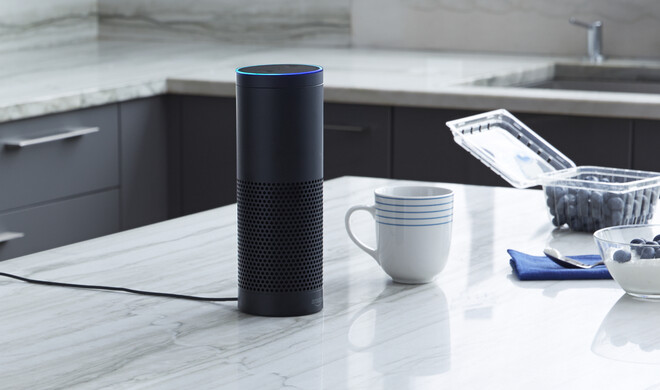 Amazon Echo der ersten Generation in der Küche