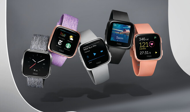 Die Versa gibt es in verschiedenen Farben und mit verschiedenen Armbändern